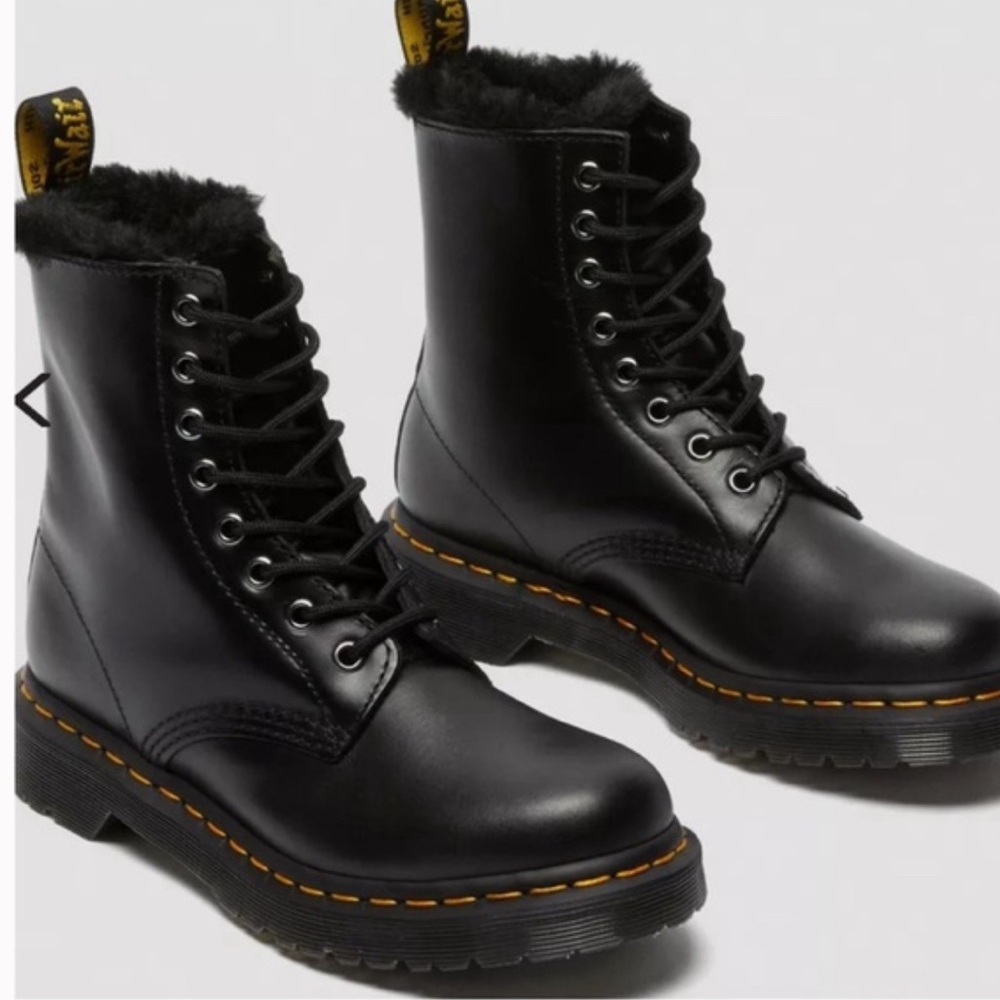 DR. MARTENS 1460 SERENA BOOT black/black. Women’s size 7. Excellent condition.